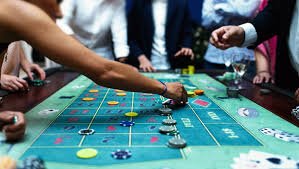 BandarQ live dealer table on lisboa99 showing real cards and live chat
